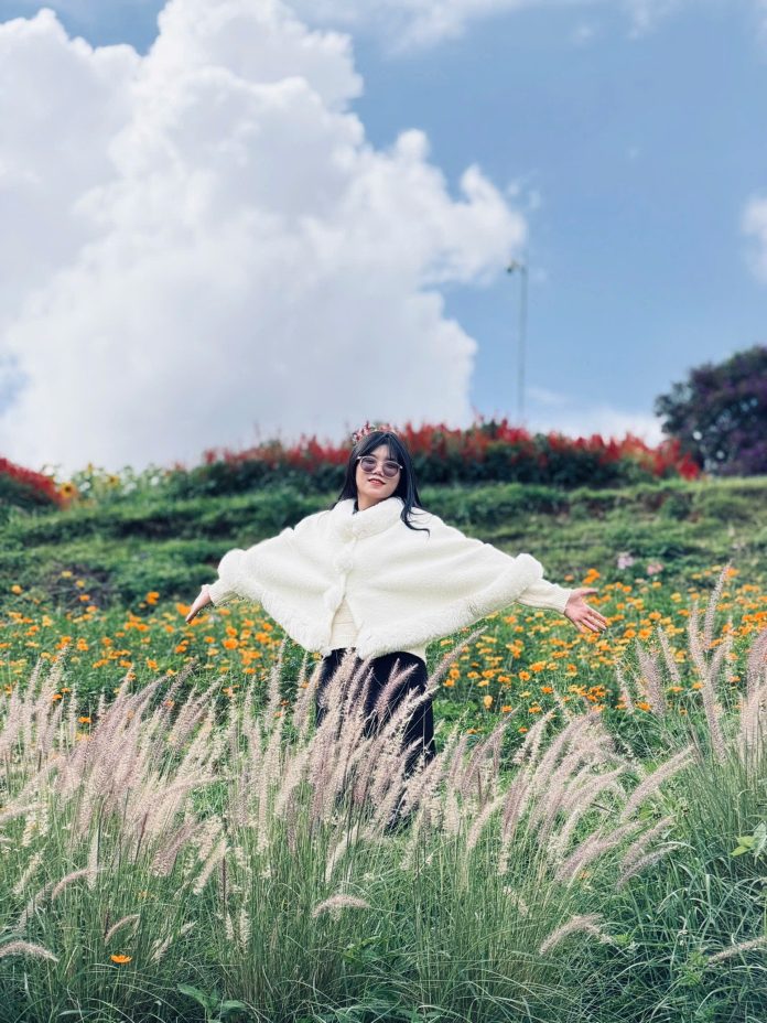 This image is intended for editorial and inspirational purposes, celebrating nature, lifestyle, and personal expression in an outdoor setting. ©2024 Ming Vault.
